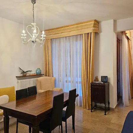 Apartment La Finestra Sul Porto By World